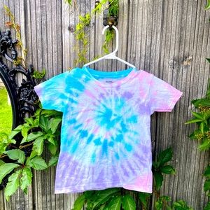 Hand dyed with love 🦄 size 4T t-shirt